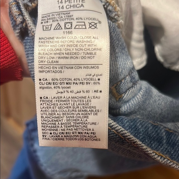 Old Navy Women's Drapey Denim Medium Blue Wide Leg Jeans - Picture 3 of 9